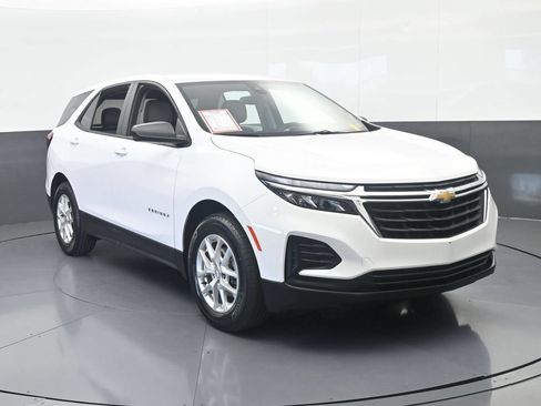 Used 2023 Chevrolet Equinox LS FWD image 9