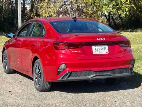 Used 2022 Kia Forte LXS FWD image 3