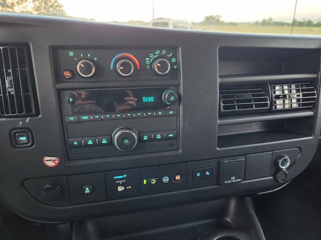 Used 2025 Chevrolet Express 3500 LT w/ LT Preferred Equipment Group RWD image 8