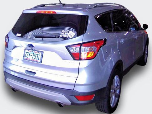 Used 2017 Ford Escape Titanium FWD image 3