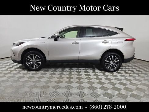 Used 2021 Toyota Venza LE AWD/4WD image 5