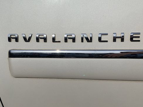 Used 2012 Chevrolet Avalanche LTZ image 47