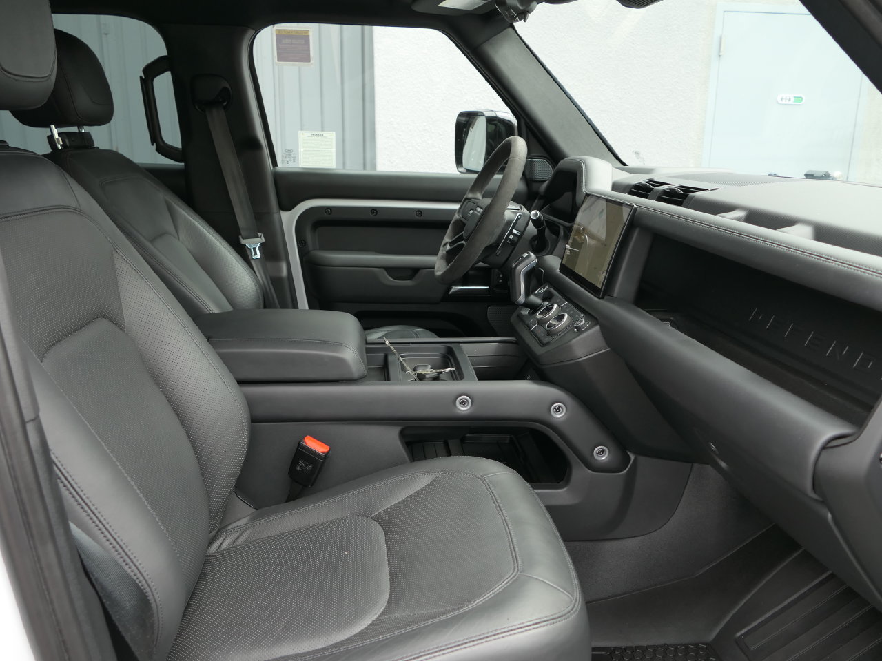 Used 2023 Land Rover Defender 110 V8 AWD/4WD image 27