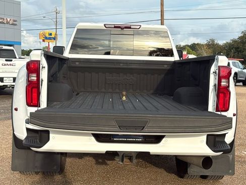 Used 2023 Chevrolet Silverado 3500 High Country image 21