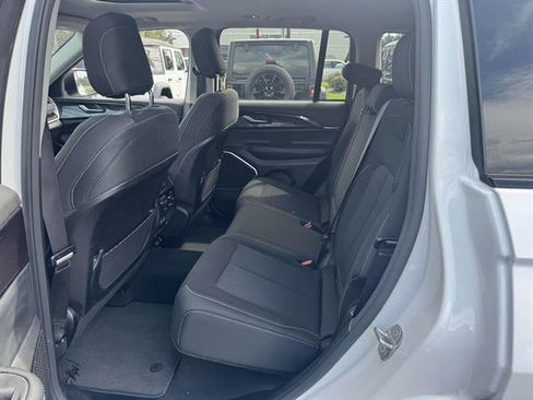 Used 2022 Jeep Grand Cherokee Laredo w/ Luxury Tech Group I image 8