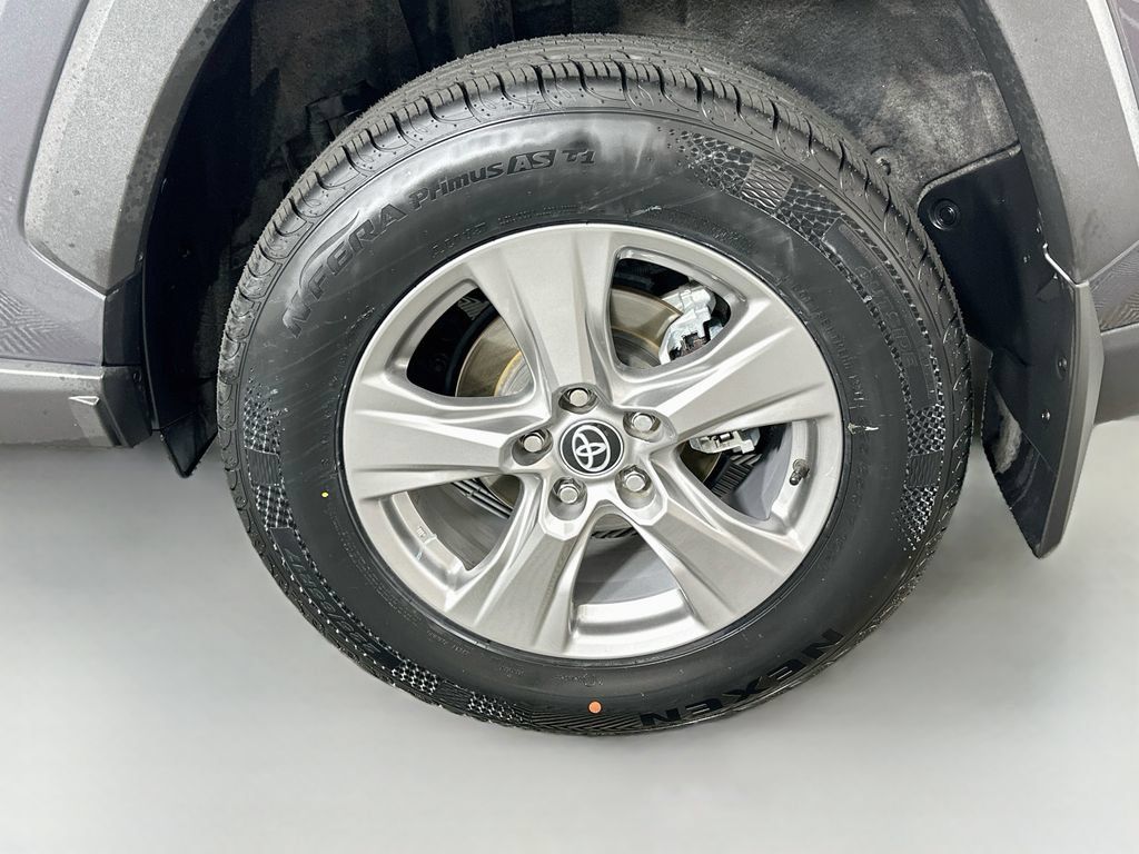 Certified 2025 Toyota RAV4 XLE w/ Convenience Package FWD image 31