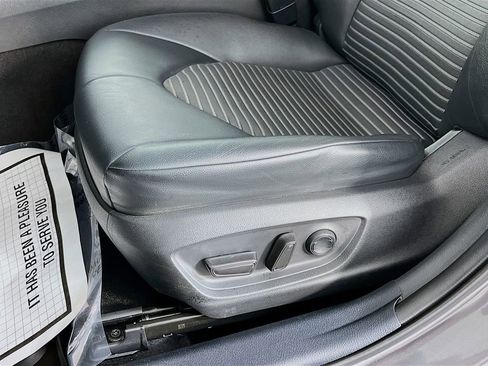 Used 2020 Toyota Camry SE image 25