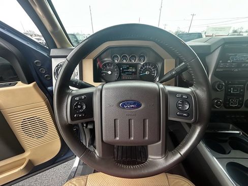 Used 2014 Ford F250 Lariat w/ Lariat Interior Package image 14