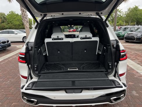 Used 2023 BMW X7 xDrive40i w/ M Sport Package AWD/4WD image 32