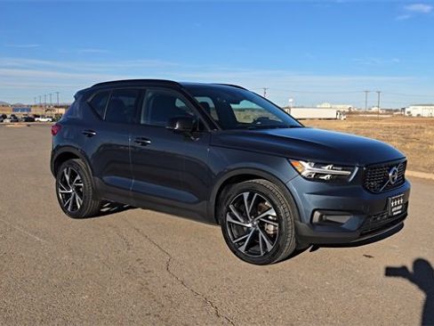 Used 2022 Volvo XC40 T5 R-Design w/ Climate Package image 4