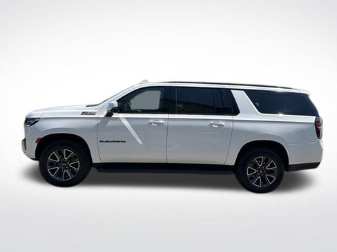 Used 2023 Chevrolet Suburban Z71 w/ Luxury Package AWD/4WD image 2