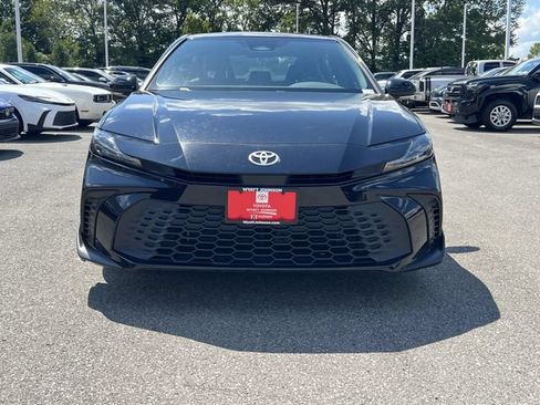 Used 2025 Toyota Camry SE FWD image 8