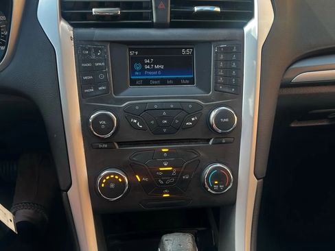 Used 2016 Ford Fusion SE FWD image 11