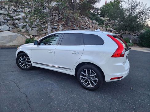 Used 2017 Volvo XC60 T6 Dynamic w/ Climate Package image 8