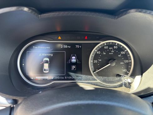 Used 2025 Nissan Versa SV FWD image 33