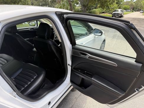 Used 2020 Ford Fusion SEL FWD image 15