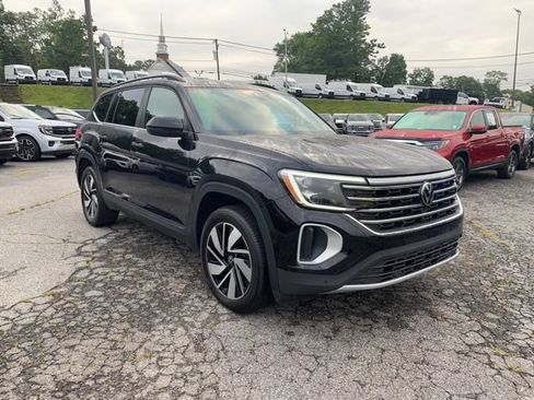 Used 2025 Volkswagen Atlas SE FWD image 2
