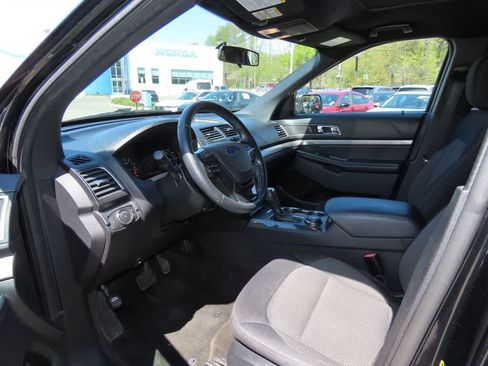 Used 2018 Ford Explorer XLT AWD/4WD image 2