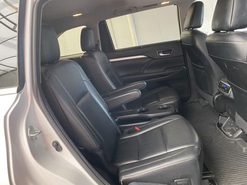 Used 2017 Toyota Highlander XLE AWD/4WD image 12