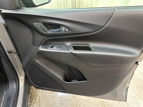Used 2019 Chevrolet Equinox LT w/ Sun & Navigation Package AWD/4WD image 28