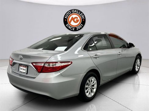 Used 2016 Toyota Camry LE image 7