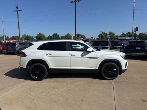 New 2026 Volkswagen Atlas Cross Sport SE AWD/4WD image 4