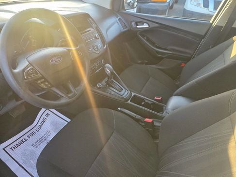 Used 2017 Ford Focus SE FWD image 5