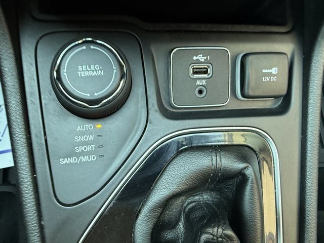 Used 2020 Jeep Cherokee Limited AWD/4WD image 29