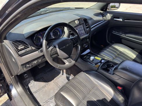 Used 2018 Chrysler 300 S w/ 300S Premium Group RWD image 22
