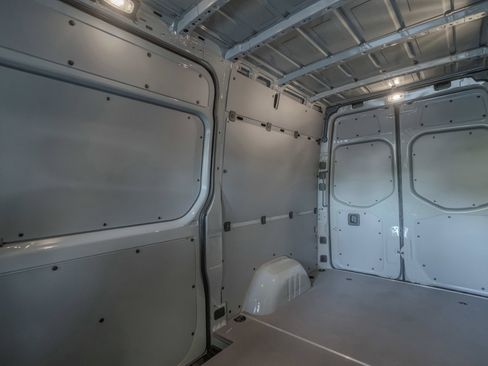 Used 2025 Mercedes-Benz Sprinter 2500 image 28
