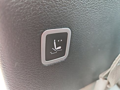 Used 2024 Chrysler Pacifica Touring-L FWD image 21