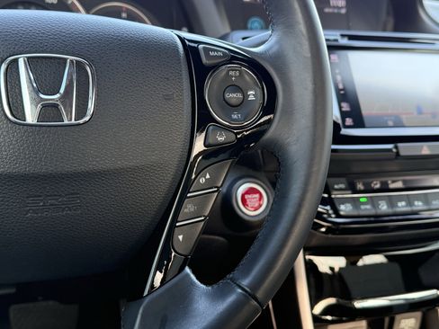Used 2017 Honda Accord EX-L image 25