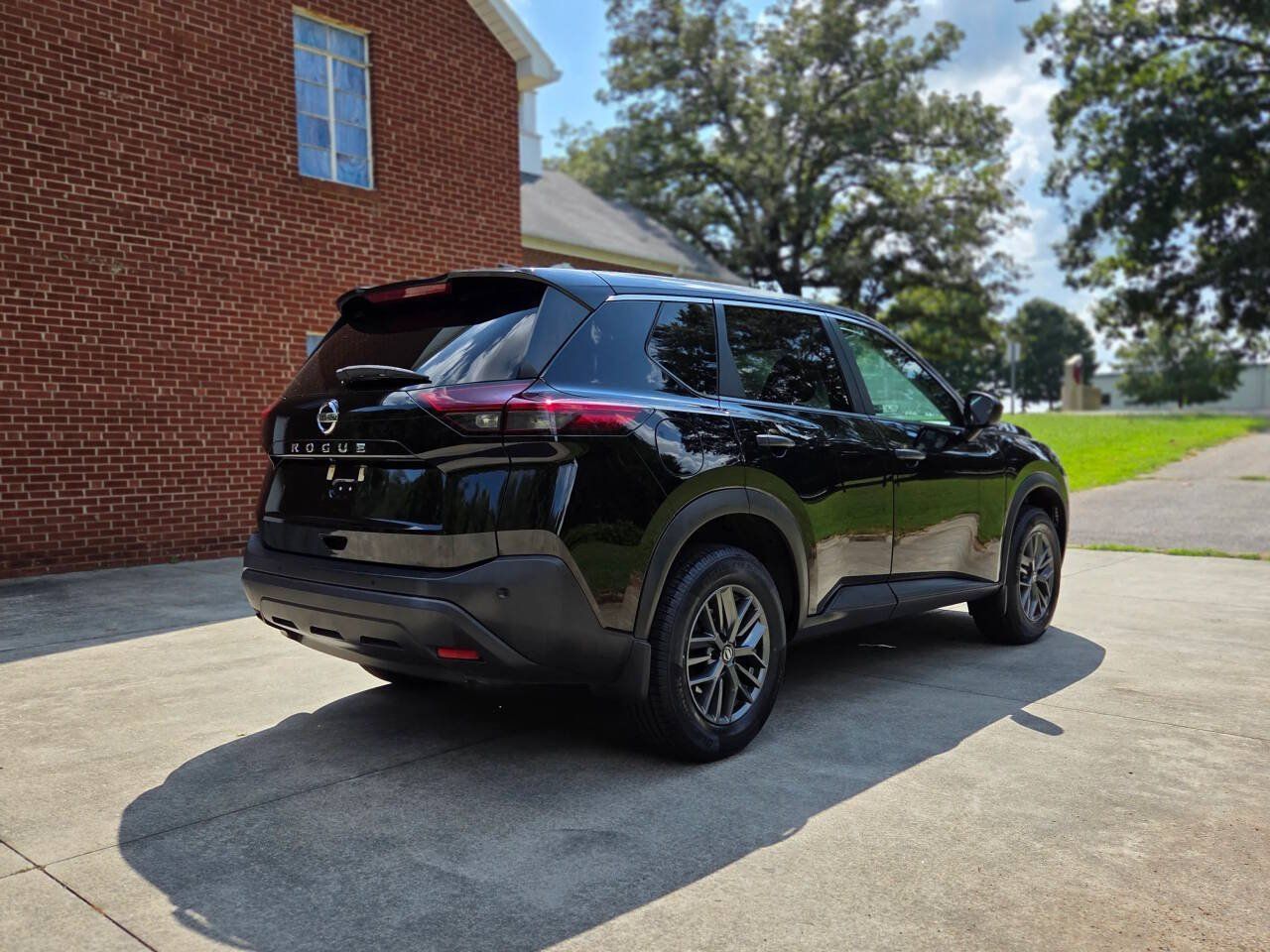 Used 2021 Nissan Rogue S FWD image 5