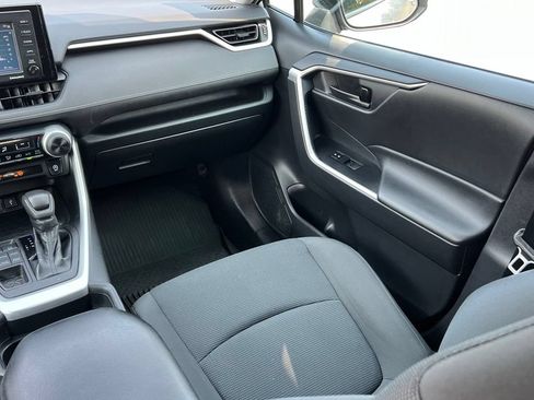 Used 2020 Toyota RAV4 LE AWD/4WD image 20