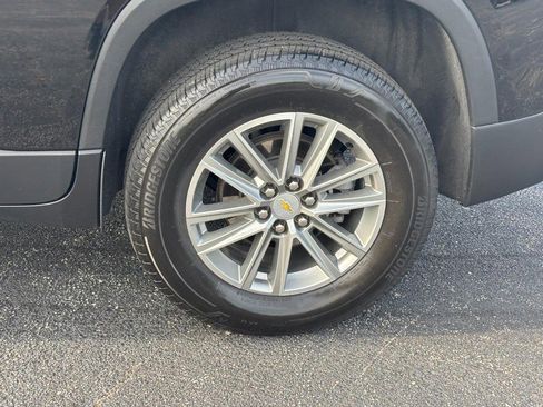 Certified 2023 Chevrolet Traverse LT FWD image 9