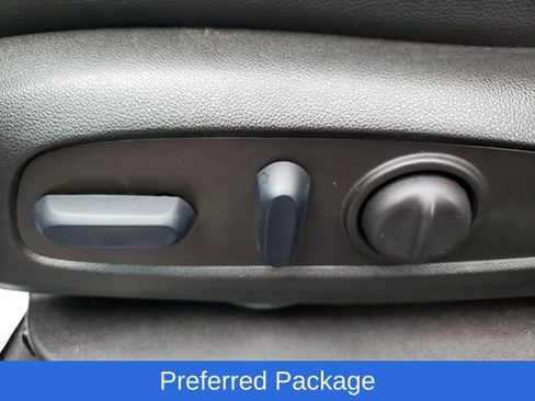 Used 2023 GMC Acadia AT4 w/ Technology Package image 18