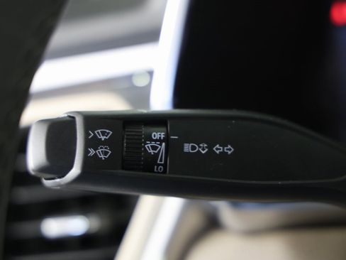 Used 2025 GMC Canyon Denali image 25