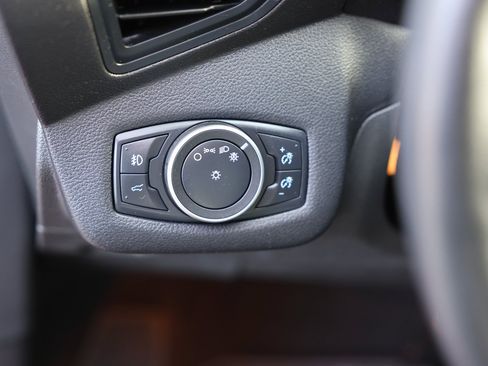 Used 2019 Ford Escape SE image 19