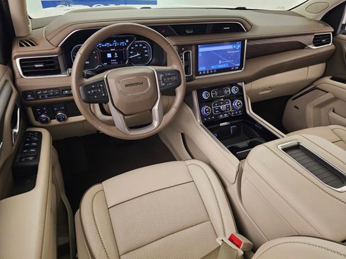 Used 2021 GMC Yukon Denali w/ Denali Premium Package AWD/4WD image 7