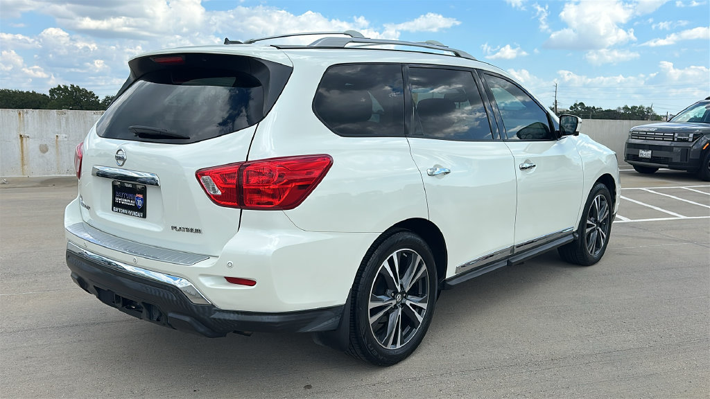 Used 2017 Nissan Pathfinder Platinum w/ Family Entertainment Package FWD image 14