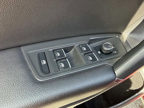 Used 2020 Volkswagen Tiguan SEL image 23