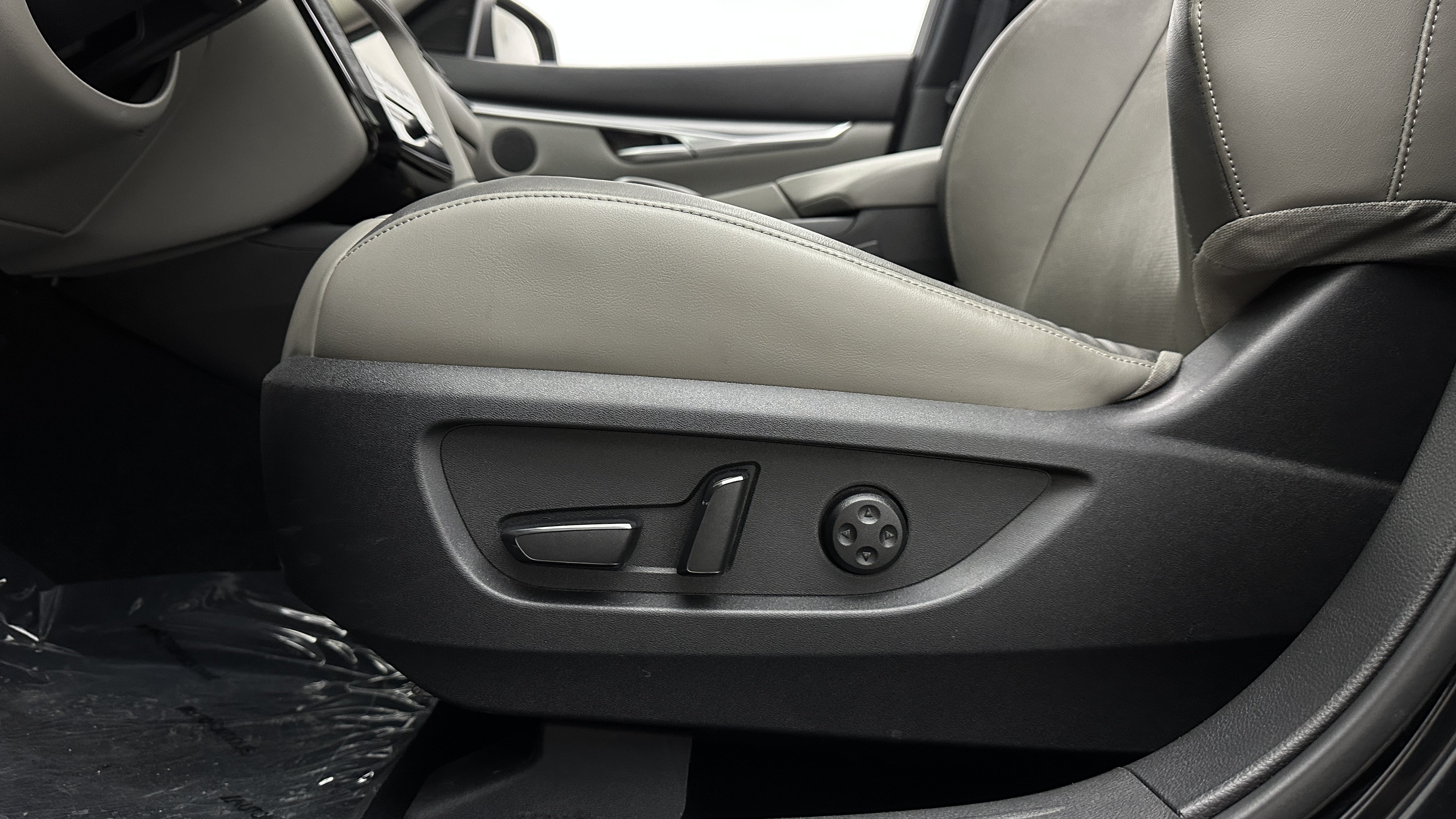 Used 2023 INFINITI QX50 Luxe FWD image 16