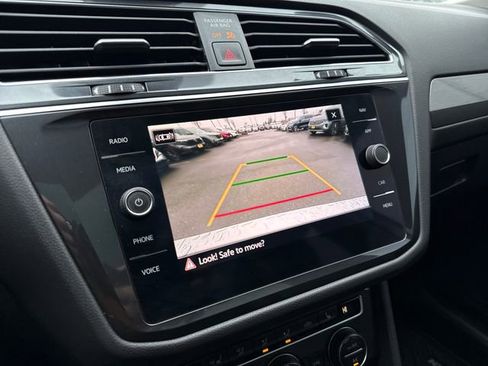 Used 2021 Volkswagen Tiguan SE image 21