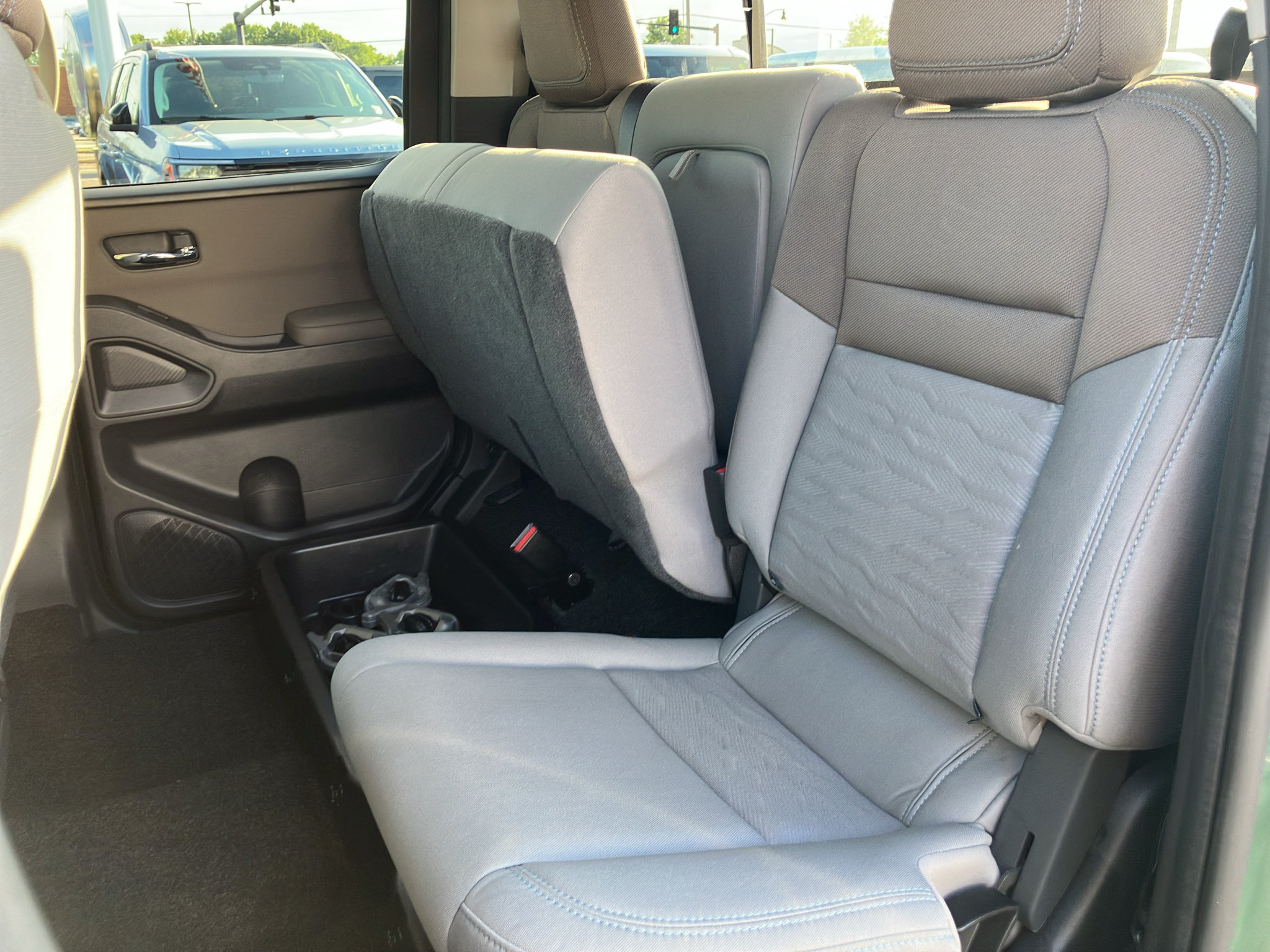 Used 2022 Nissan Frontier SV AWD/4WD image 29