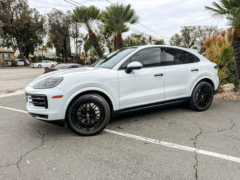 Used 2024 Porsche Cayenne Coupe image 5