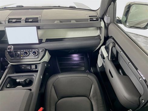 Used 2023 Land Rover Defender 130 SE image 25