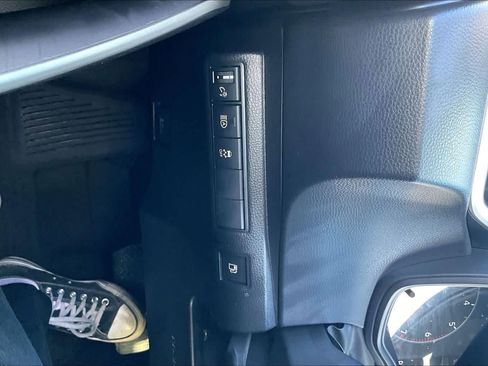 Used 2024 Toyota Corolla SE w/ SE Package image 34