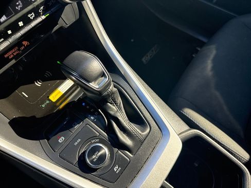 Used 2022 Toyota RAV4 SE image 26