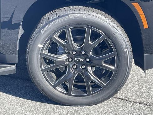 New 2026 Chevrolet Suburban Premier image 9