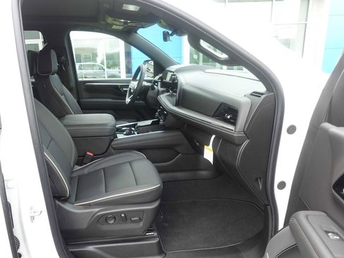 New 2025 Chevrolet Suburban Premier AWD/4WD image 33